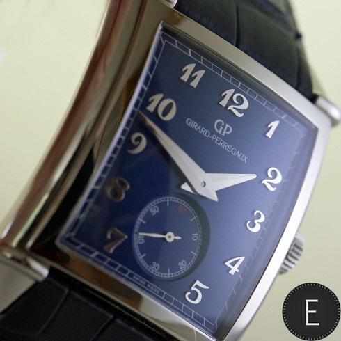 Girard-Perregaux Vintage 1945 XXL Small Second with blue dial Girard-Perregaux Vintage 1945 XXL Small Second with blue dial - an in-depth watch review by ESCAPEMENT