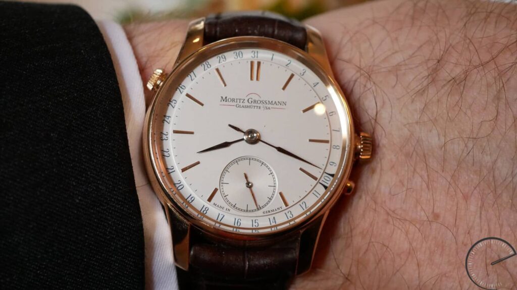 Moritz Grossmann ATUM Date - timepiece equipped with engraved balance cock