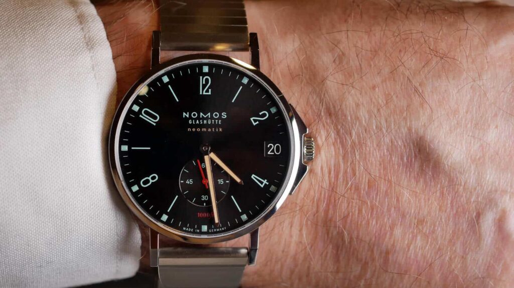 Nomos Glashütte Tangente Sport neomatik 42 date marine black