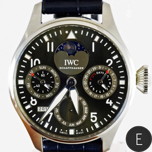 IWC Big Pilot’s Watch Perpetual Calendar manufactured exclusively for the IWC London Boutique - watch review by ESCAPEMENT