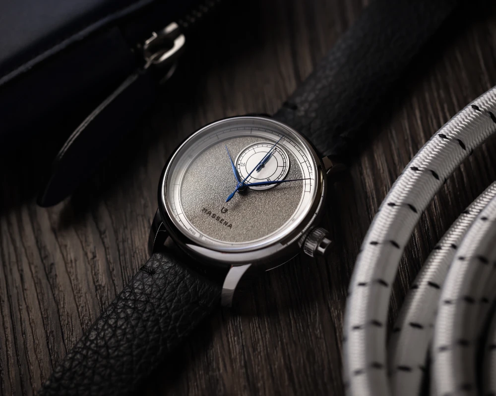 Le Chronographe Monopoussoir Louis Erard x Massena LAB