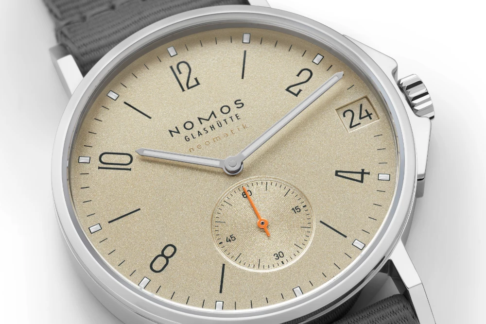 NOMOS Glashutte Ahoi neomatik 38 date sand
