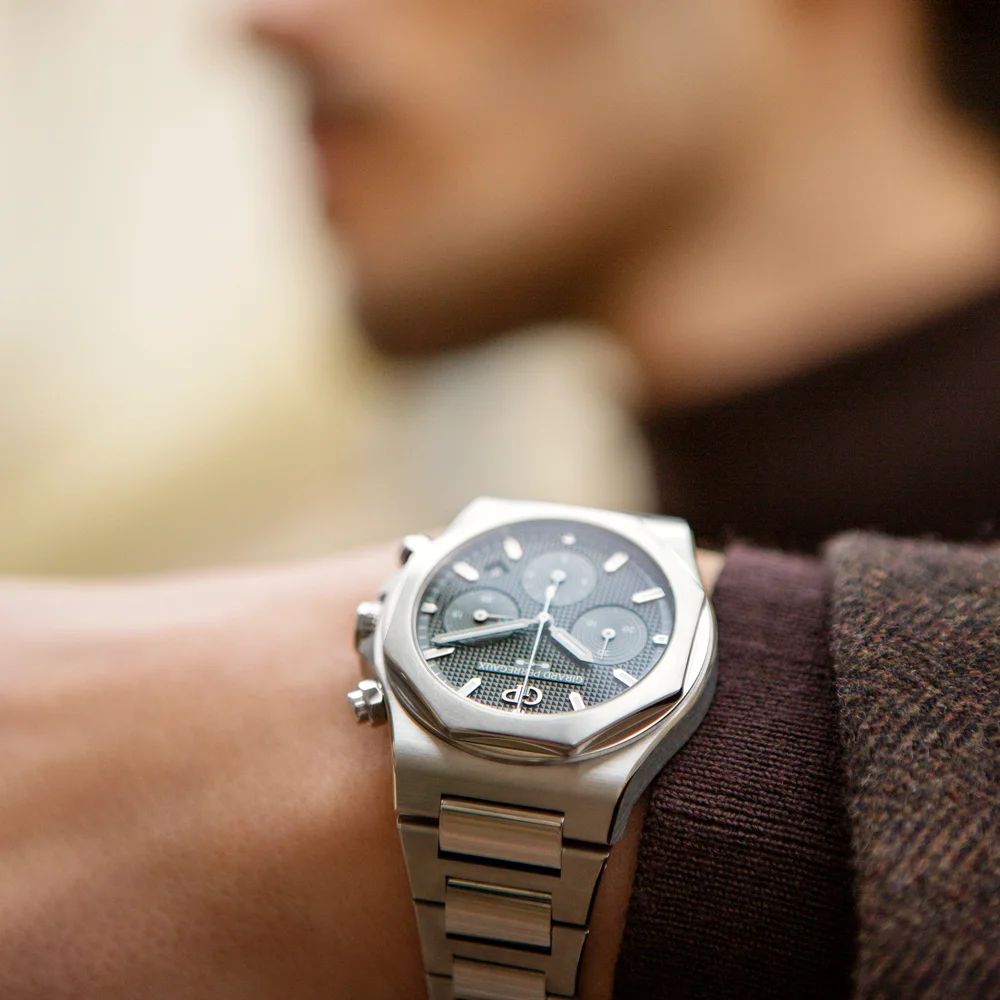Girard-Perregaux Laureato Chronograph Ti49
