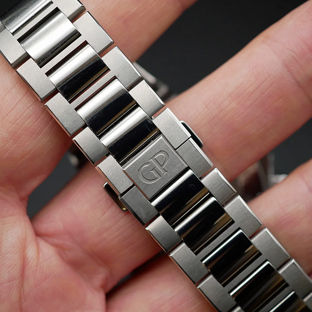 Girard-Perregaux Laureato Chronograph Ti49