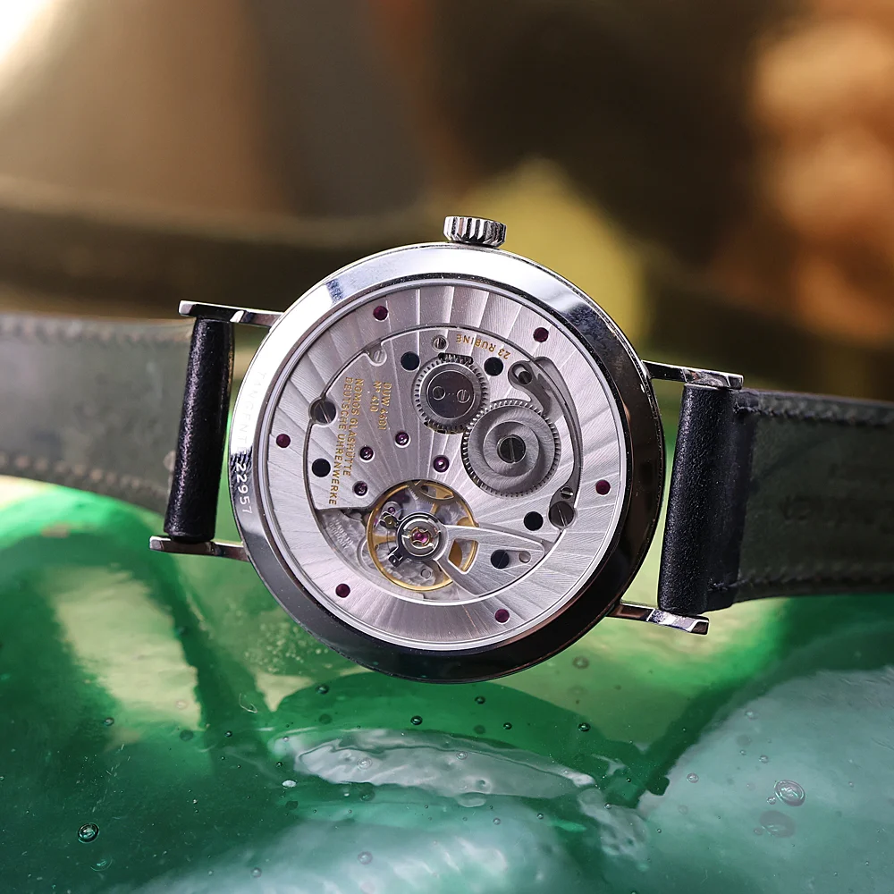 NOMOS Glashütte Tangente 2date