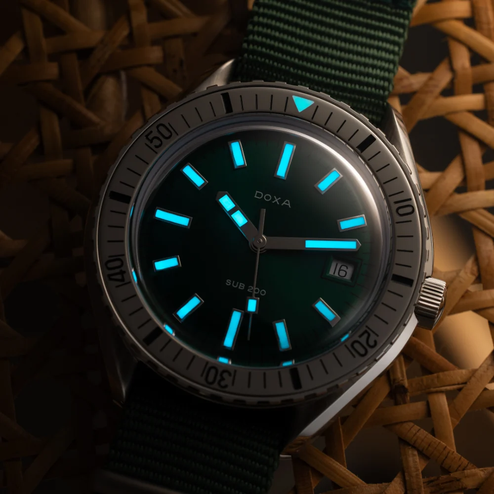 DOXA SUB 200 steel bezel