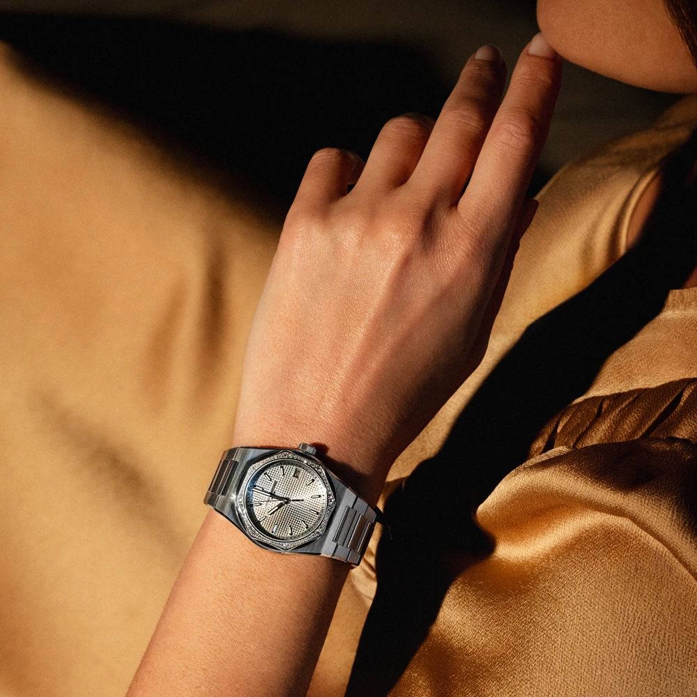 Girard-Perregaux Laureato FIFTY Steel